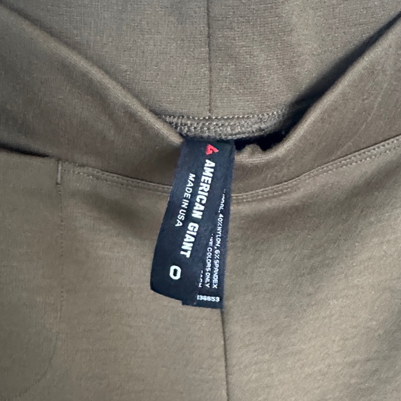 AMERICAN GIANT-Ponte Slim Pant
High Rise color BEECH Size 0. NWOT - Picture 12 of 12